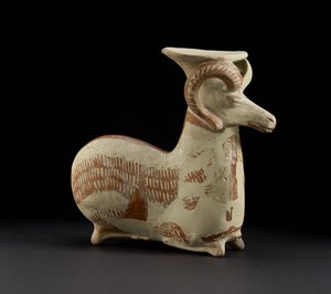 Couchant Ram Vase (malovaná terakota)